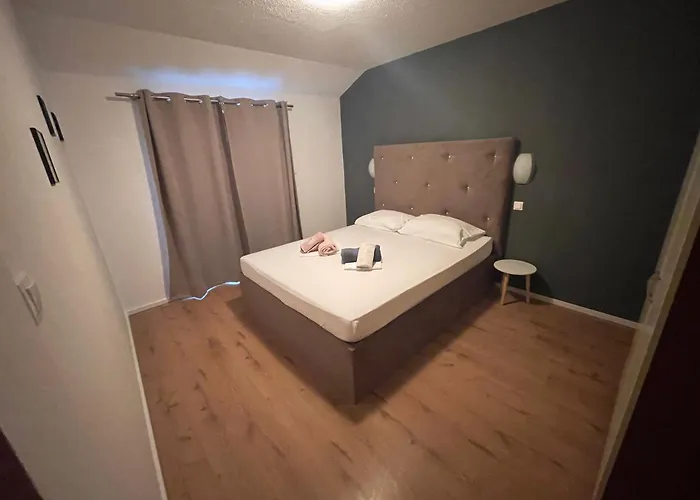 Haus Jelena 4 Апартаменты Биоград-на-Мору